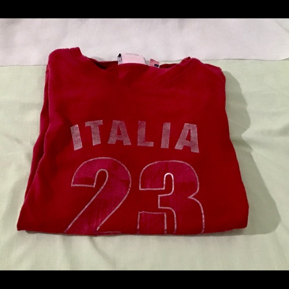 SHIRT BUNDLE!! 5 tops, tees/tank, comfy, cute, not perfect but serviceable. - Picture 14 of 16